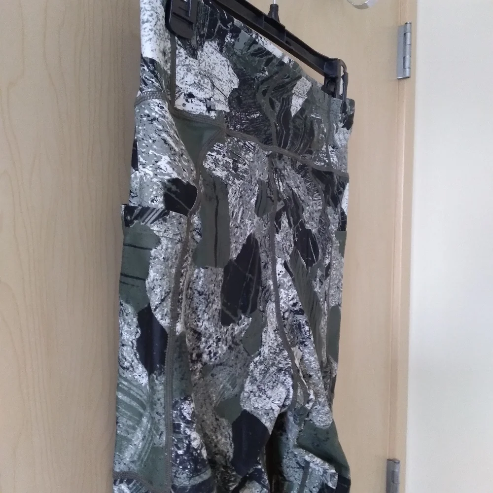 NWT Nike ACG Dri-Fit EcoNyl Leggings Camo (M)